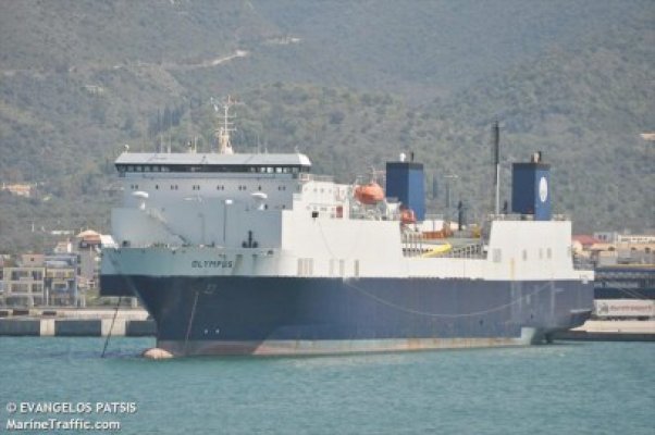 Marinarii de pe nava Olympus au primit apă, hrană şi combustibil